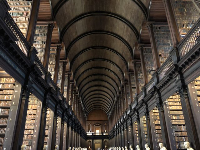 Trinity college knjiznica libraray Dublin Irska Ireland