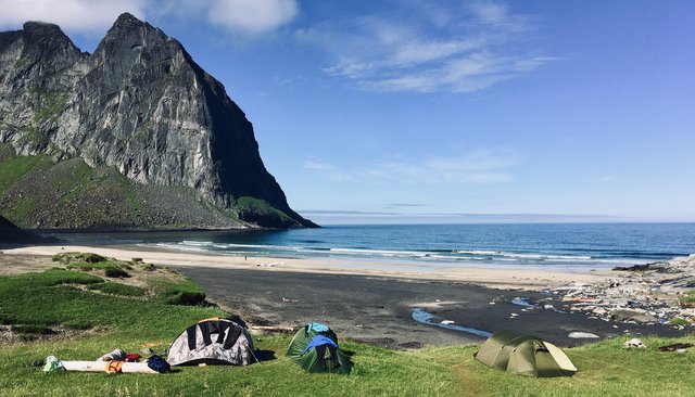 Divje kampiranje s šotorom Skandinavija