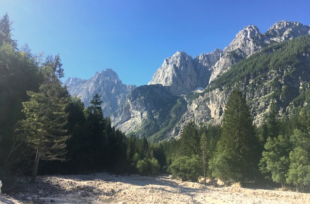pohod v dolino Krnica Kranjska Gora jezero Jasna izlet Slovenia hiking trips