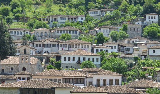 Berat-Albanija-potopis-potovanje-road-trip-Balkan-divje-kampiranje