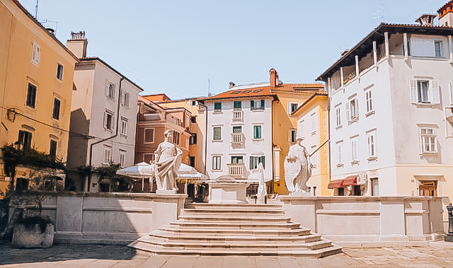 Trg-1.-maja-Piran-Fritolin-izlet-obala-Slovenija-travel-blog