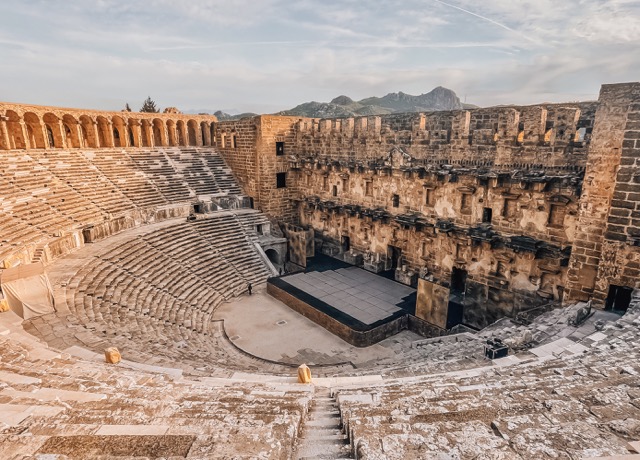 Aspendos-teater-Antalya-Turčija-potopis-potovanje-z-otroki